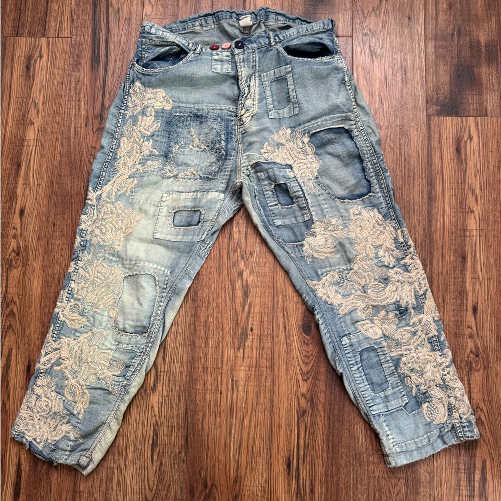 Magnolias Pearl lace embroidered minor denim pants.